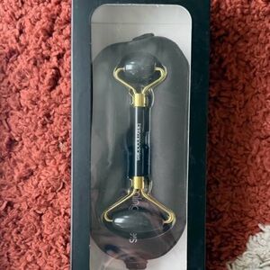 *NEW* Bloomingdale’s Black and Gold Facial Roller + Mask